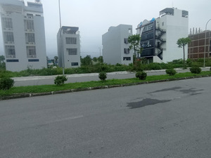 cần tiền bán gấp lô đất mặt đường nguyễn công trứ - giá rẻ