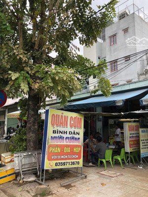 sang quán cơm mặt tiền lê thị riêng quận 12 thuê 5tr, sang 70tr, đang bán 200 dĩa/ngày