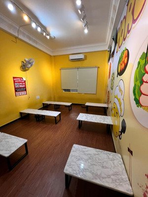 sang mặt bằng kinh doanh trà sữa nguyễn văn bảo 3 tầng, máy lạnh đầy đủ, sẵn vào làm