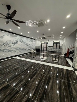 siêu phẩm cho thuê nguyên trệt + lầu 1, nhà đẹp 162m² - vinhomes grand park vị trí đông đúc