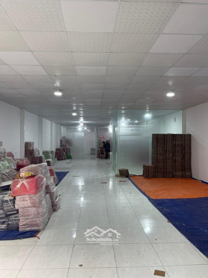 cho thuê kho thành thái, dịch vọng 186m2 thông đẹp cao ôtô tải đỗ cửa, giá 25tr/th 