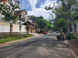 bán biệt thự nam phú quận 7, 12x24m, 2 lầu. giá 32,5 tỷ (cần bán nhanh)