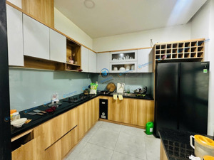 cho thuê nhà 3 tầng 200m đường 29/3 gần võ chí công, hòa xuân, diện tích: 200m² (ngang 10m)