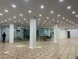 cho thuê nhà mặt đường hoàng diệu gần vincom lê thánh tông, dtsd 800m2, ngang 20m, nhà 2 tầng