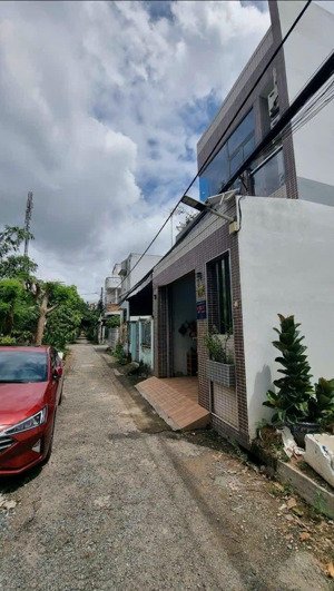 nhà mặt tiền chợ , full nội thất cao cấp.