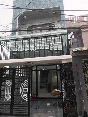 cho thuê nhà 2 tầng 4 ngủ kiệt betong 5m5 tôn đản, hoà phát, cẩm lệ. sân đổ oto, tầng thượng rộng