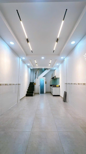 cho thuê nhà 4 tầng, 21m2, hẻm 4m, 3pn, hoàng diệu quận 4