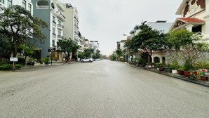 bán biệt thự khu phân lô lê hồng phong, mặt đường 22m, giá rẻ như mua đất