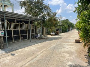 bán nhà đất tặng nhà tại ngã 3 lầu sụp điện thắng bắc, ngang 6m nở hậu đường bê tông 6m