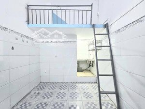 phòng ban công - ở ngay đoàn thị điểm thông phạm văn đồng, không chung chủ