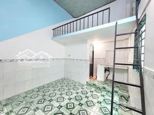 phòng rộng mới 100% gác đúc, vân tay sát đường nguyễn tri phương, dĩ an gần thủ đức