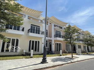 parasol sổ đỏ trao tay, xẻ khe, 2 mặt thoáng, vị trí đắc địa giá tốt nhất giỏ hàng chỉ hơn 5 tỷ