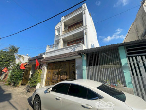 chủ ngộp bán nhà 4*19m trệt 2 lầu sân đậu oto hxh gần chợ hiệp bình