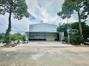 kho sạch cao cấp - mới xây dựng - 550m2 sàn nằm trục chính kdc diệu hiền cái răng