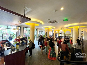doanh thu 3tỷ/năm, biển cửa đại 517m2, 36 phòng full, chỉ 55tỷ cửa đại, hội an