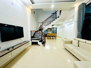 cho thuê nhà 3 tầng đường hoàng thúc trâm, hoà cường bắc, hải châu diện tích: 70m², 3 tầng