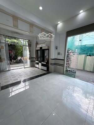 cho thuê mặt bằng căn góc rộng 50m2, phù hợp làm nail, spa, tiệm ăn uống