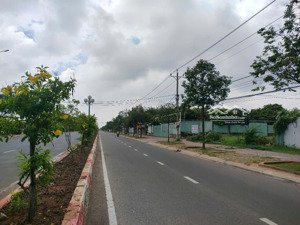 mặt bằng đất trống 3000m2 - làm bãi chứa hàng - kho bãi - đường 2.9