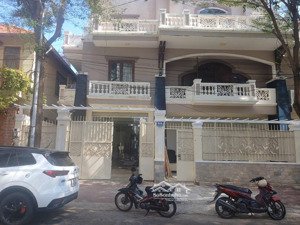cho thuê nhà nguyên căn r6 thái văn lung, vũng tàu gần bãi sau khu du lịch