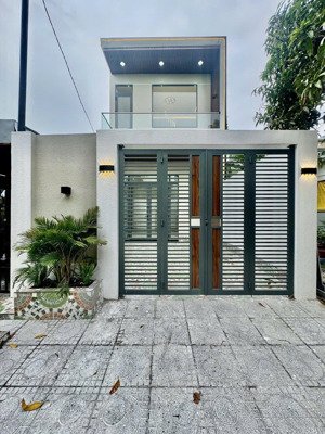 nhà trệt lửng thiết kế hiện đại gần chợ đêm phú cường