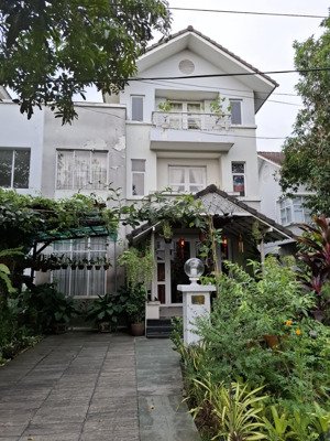 bán biệt thự tuyết anh 2 tầng 230 m2, giá chỉ 6.9 tỷ. tỉnh lộ 8 di chuyển qua bình dương 5 phút