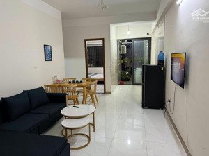 kề bên khách sạn 5* sheraton, đi người không vào ở.