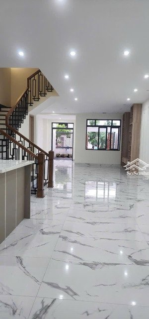 cần bán gấp căn nhà phố bà rịa city gate - giá hời chỉ 5 tỷ - full nội thất. phạm yến