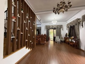 biệt thự phường tân lợi - buôn ma thuột - cách đường hà huy tập 200m.