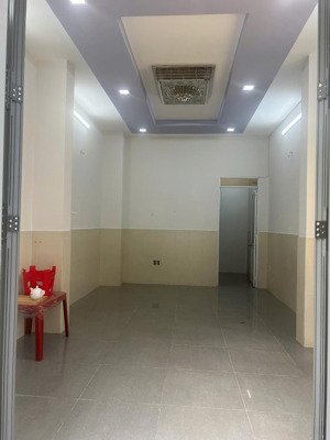 thuê nhà giá rẻ đường dương bá trạc, q8,dt 3,7x10m, 3 lầu, giá 15tr