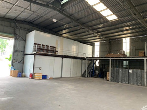 cho thuê kho xưởng tổng diện tích 1600m2. dt xưởng 1200m2 giá 60 triệu/th. lh 