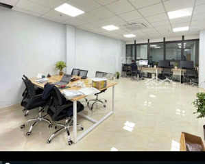 cho thuê văn phòng ở hoàng quốc việt, 17 triệu, 105m2, mặt tiền 5m, hàng hiếm tại giá siêu hời
