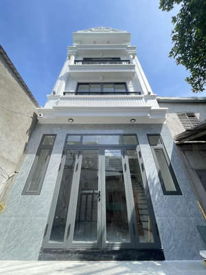 nhà 4 tầng đối diện giga mall cực đẹp, chiều ngang nhà rộng 5m, đường thông ra chợ hiệp bình