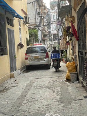 bán đất tặng nhà c4 dt 50m2 ngô gia tự - ngõ thông - ô tô 7 chỗ đỗ cửa - dân cư đông đúc