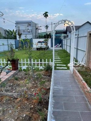 4,9 tỷ cho một villa sân vườn ngay bờ sông sài gòn, dt siêu khủng 366m2 cực hiếm có tại bình dương.