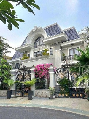 cho thuê biệt thự kdc bình phú, quận 6 - sân vườn cực rộng