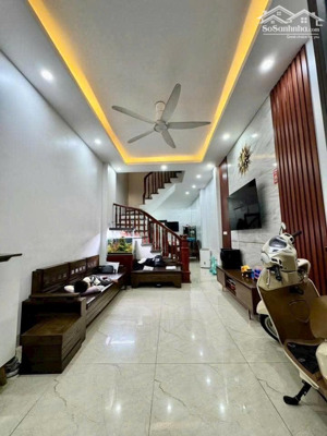 bán nhà văn quán 40m2 thông nguyễn khuyến, gần hồ, gần ga văn quán dân cư đông đúc dân trí cao
