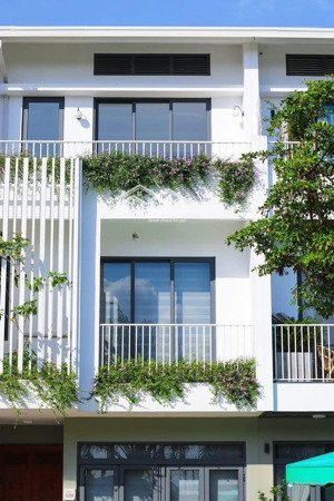 nhà phố 3 tầng , đóng vào 30% nhận nhà ngay, 2 năm đầu không đóng thêm tiền