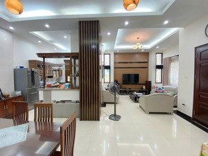 hót biệt thự cao cấp tại văn cao cực kì hiếm,mặt tiền 22 tỷ có thương lượng , sổ đỏ sang tên