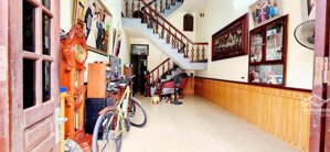 chính chủ bán nhà mặt đường trung tâm mạo khê sổ đỏ, sân rộng, giá mềm. 