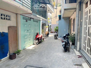 bán nhà 1 sẹc hẻm xe hơi, hồ thị kỷ, quận 10, 3 tầng, 2 phòng ngủ, 2.45 tỷ thương lượng.