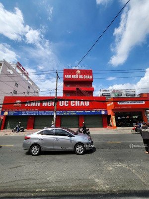 cho thuê nhà mt lê văn việt, ngay vincom, diện tích 22x40 2 lầu. giá chỉ 180tr/ lh 