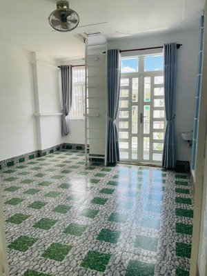 cho thuê nhà 1 trệt 2 lầu đường xuân thủy, khu dân cư hồng phát
