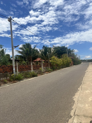 bán lô đất vườn 1000m2 mt đường nhựa 8m. trục dt716 hoà thắng ngay trung tâm cách biển 5 phút