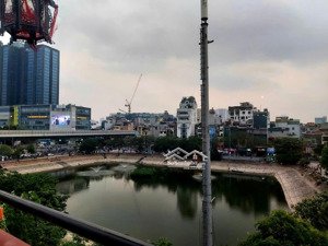 tôi cần cho thuê nhà tại 93 hoàng văn thái, 3 triệu, 35m2, 2pn + 1wc, ô tô đỗ cửa gần hồ 