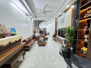 phân lô phố hoàng cầu, 40m2, 4 tầng, ô tô đậu cửa, kinh doanhvp, 17 tỷ.