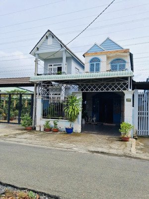 chính chủ bán nhà 1 trệt 1 lầu mặt tiền đường nhựa 6m ô tô vào tận nhà dt 6x44m2 3,5 tỷ bao thuế