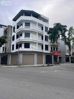 Cho thuê nhà góc Lương Văn Can, 5 tầng, 9 ngủ kk, có thang máy.