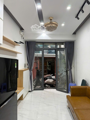 cho thuê nr tại hoàng sa, 16 triệu, 33m2, 2pn, 3wc, full nội thất, 4 tầng