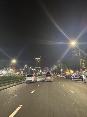 cho thuê lô đất 2 mặt tiền phạm văn đồng . khu du lịch