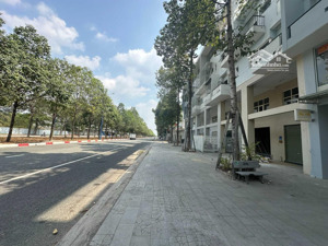 shophouse uni complex 2 mặt tiền, 3 mặt tiền, 1 trệt 2 lầu, 1 trệt 3 lầu, ngay trung tâm hành chính